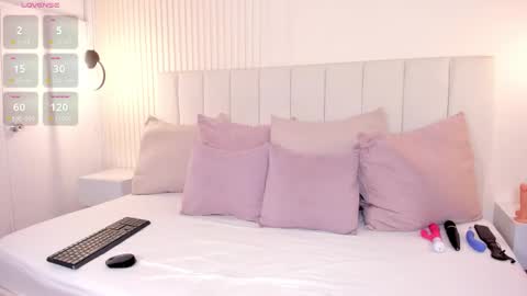 Camila  online show from November 13, 2025, 11:42 am