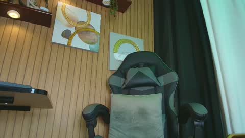    online show from November 12, 2025, 6:14 am