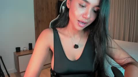 Camila online show from February 10, 2026, 11:09 pm