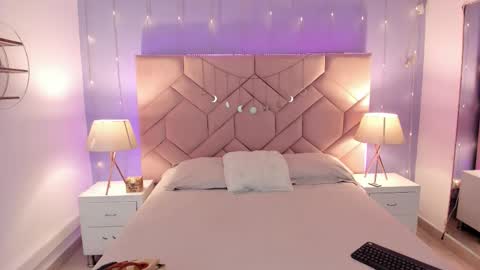 Camila  online show from September 20, 2025, 3:57 pm