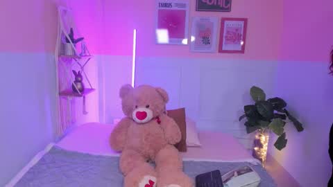 Camila  online show from November 19, 2025, 11:43 am