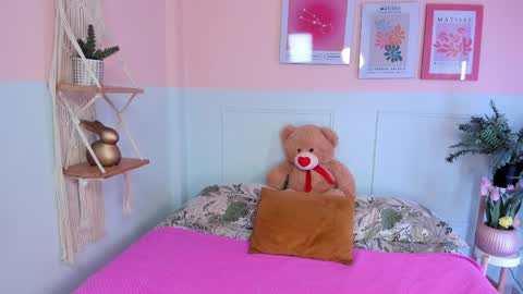 Camila  online show from April 8, 2026, 4:23 am