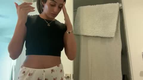 camiliakxoxo online show from November 8, 2025, 1:22 pm