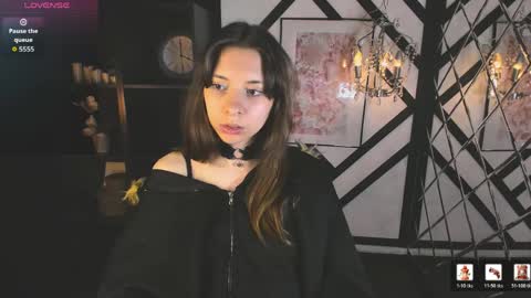 Camilla online show from April 21, 2026, 6:09 am