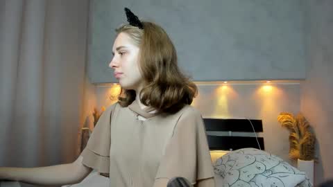 Camilla online show from September 18, 2025, 12:23 am