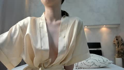 Camilla online show from November 6, 2025, 1:17 am