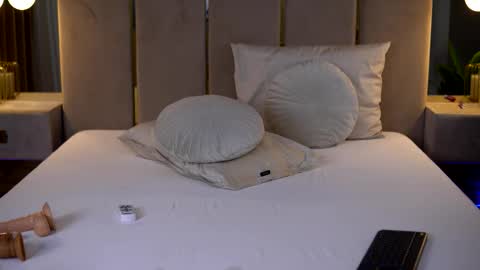 Camy online show from October 7, 2025, 7:55 pm