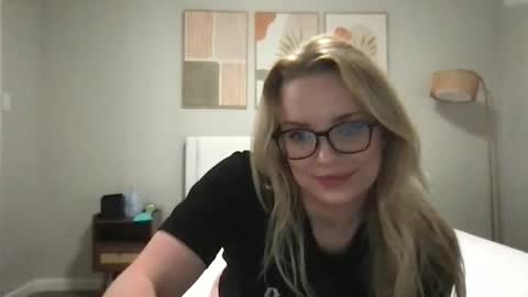 Snapshot of camilleclairexo chatting on March 27, 2026, 9:10 am camilleclairexo online show from March 27, 2026, 9:10 am