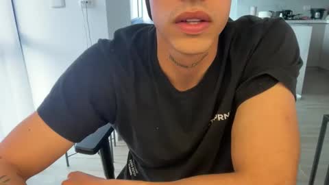 Snapshot of camilo__ chatting on May 28, 2026, 10:07 pm camilo online show from May 28, 2026, 10:07 pm
