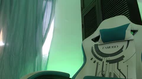 camilo_contre21 online show from February 25, 2025, 7:47 pm