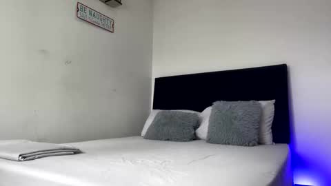 camilo_contre21 online show from January 10, 2026, 7:15 pm