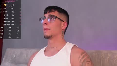   INDEPENDENT MODEL online show from January 4, 2025, 12:49 pm