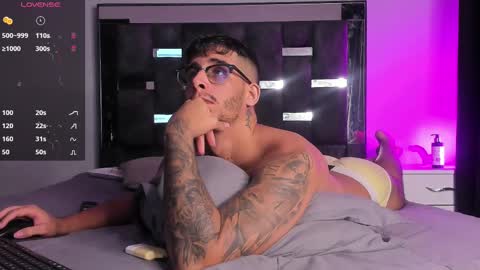   INDEPENDENT MODEL online show from February 24, 2025, 4:05 am