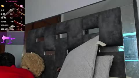   INDEPENDENT MODEL online show from September 30, 2025, 6:18 am