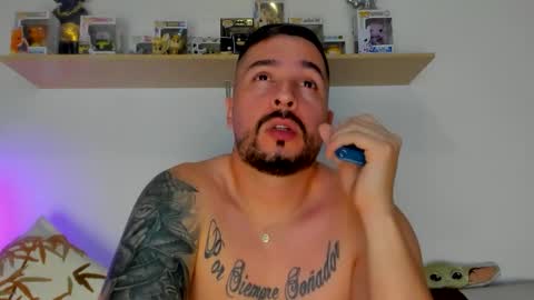 camilo_restrepo21 online show from November 29, 2025, 11:08 pm