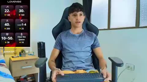 Snapshot of camilobass_ chatting on June 10, 2026, 7:46 pm Camilo Bass online show from June 10, 2026, 7:46 pm