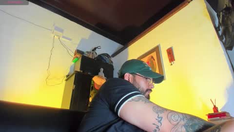 Snapshot of camilomayer chatting on November 10, 2025, 4:06 pm Camilo online show from November 10, 2025, 4:06 pm