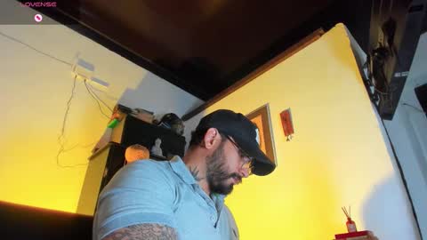 Snapshot of camilomayer chatting on November 18, 2025, 1:59 pm Camilo online show from November 18, 2025, 1:59 pm