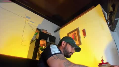 Snapshot of camilomayer chatting on November 20, 2025, 2:28 pm Camilo online show from November 20, 2025, 2:28 pm