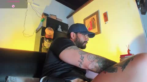 Snapshot of camilomayer chatting on November 28, 2025, 4:09 pm Camilo online show from November 28, 2025, 4:09 pm