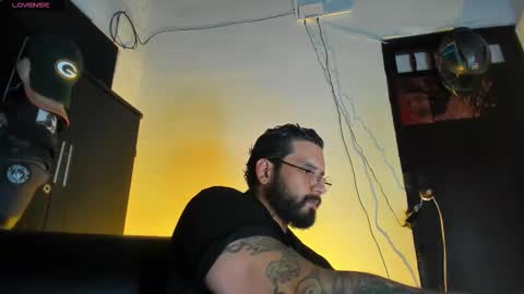 Snapshot of camilomayer chatting on December 22, 2025, 4:48 pm Camilo online show from December 22, 2025, 4:48 pm