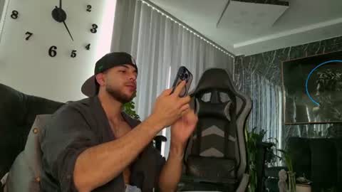 Snapshot of camilowatson chatting on July 30, 2026, 9:58 pm Camilo Watson online show from July 30, 2026, 9:58 pm