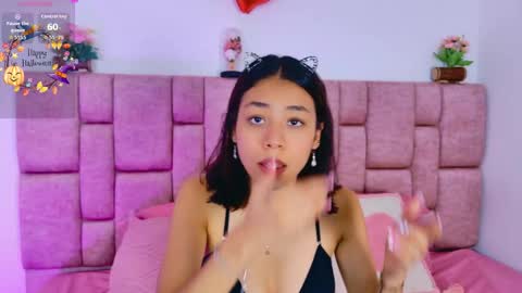 camiluxe online show from October 17, 2025, 12:19 pm