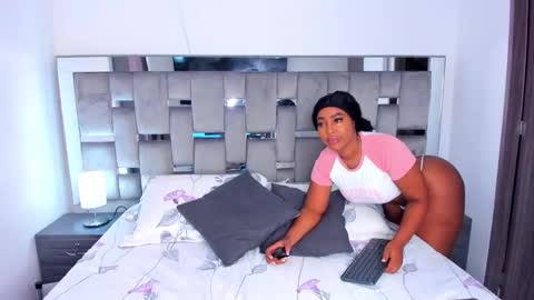 Camila online show from February 6, 2025, 4:14 pm