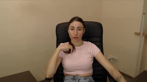 Snapshot of cammila_horn chatting on December 17, 2025, 12:33 pm cammila horn online show from December 17, 2025, 12:33 pm