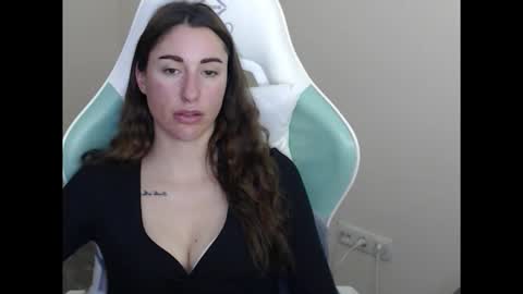 Snapshot of cammila_horn chatting on January 5, 2026, 5:27 pm cammila horn online show from January 5, 2026, 5:27 pm