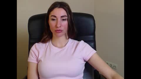 Snapshot of cammila_horn chatting on January 18, 2026, 6:23 pm cammila horn online show from January 18, 2026, 6:23 pm