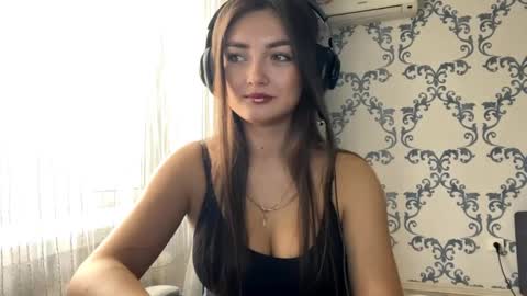 Kate online show from November 3, 2025, 8:04 am