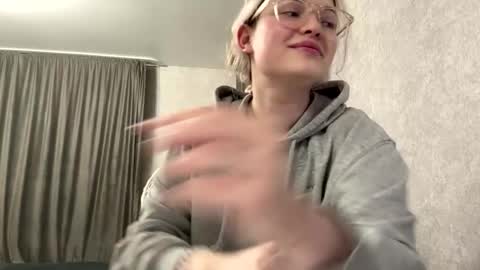 candelariahile online show from February 12, 2026, 2:12 pm