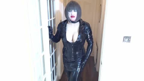 candi smokes online show from February 13, 2025, 8:55 pm