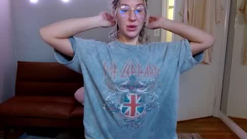 MissCandiJones online show from November 14, 2025, 5:33 pm