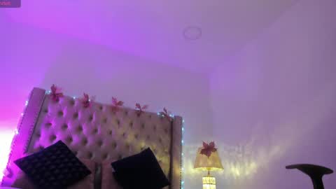 Candie  online show from April 3, 2026, 12:36 pm