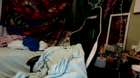 Candi online show from July 10, 2026, 2:27 am
