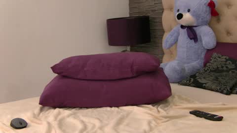 Snapshot of candy_babee chatting on October 9, 2025, 4:54 am Bella online show from October 9, 2025, 4:54 am