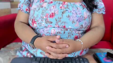 Candy  Brown online show from September 9, 2025, 12:26 pm