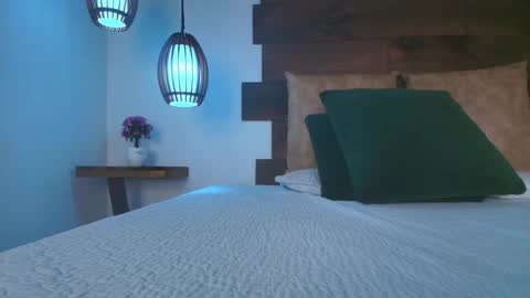 Jolie online show from October 17, 2025, 9:23 am