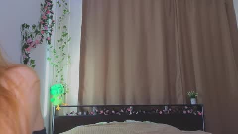 candy_flosse online show from October 8, 2025, 8:12 am