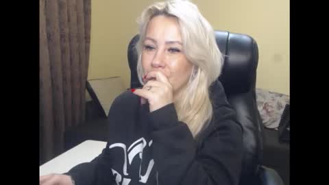 candy_hellenx online show from January 13, 2026, 6:08 am