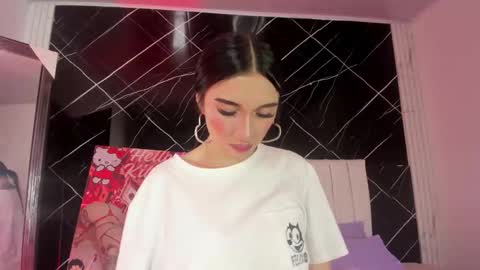 Leila  online show from November 5, 2025, 12:32 am