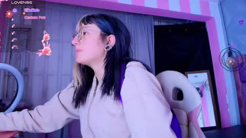 Ania online show from April 19, 2026, 10:58 am