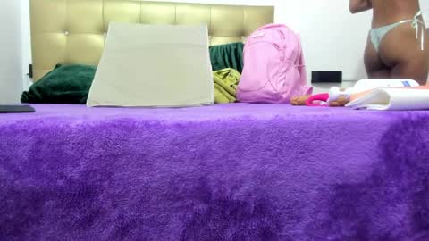 candy_sex_18x online show from May 18, 2026, 12:40 am