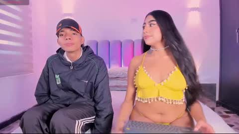 Snapshot of candyandmarilyn chatting on November 16, 2025, 9:09 pm and MarilynHot online show from November 16, 2025, 9:09 pm