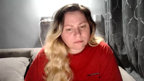 Laura online show from April 21, 2026, 1:42 am