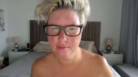 Candycumslut69 online show from October 8, 2025, 7:39 am