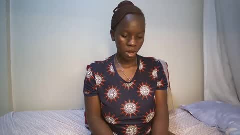 candycurly_ online show from February 12, 2025, 11:07 am