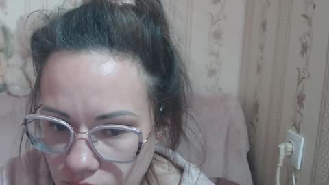 say meow and send tip  online show from April 22, 2026, 9:33 am